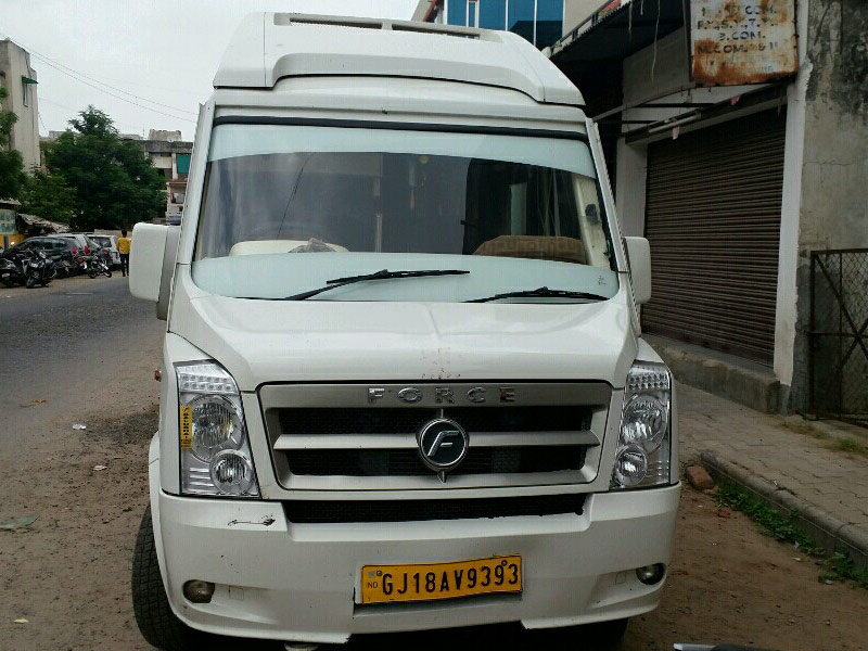 Tempo Traveller 13 Seater PKN With Extra luggage